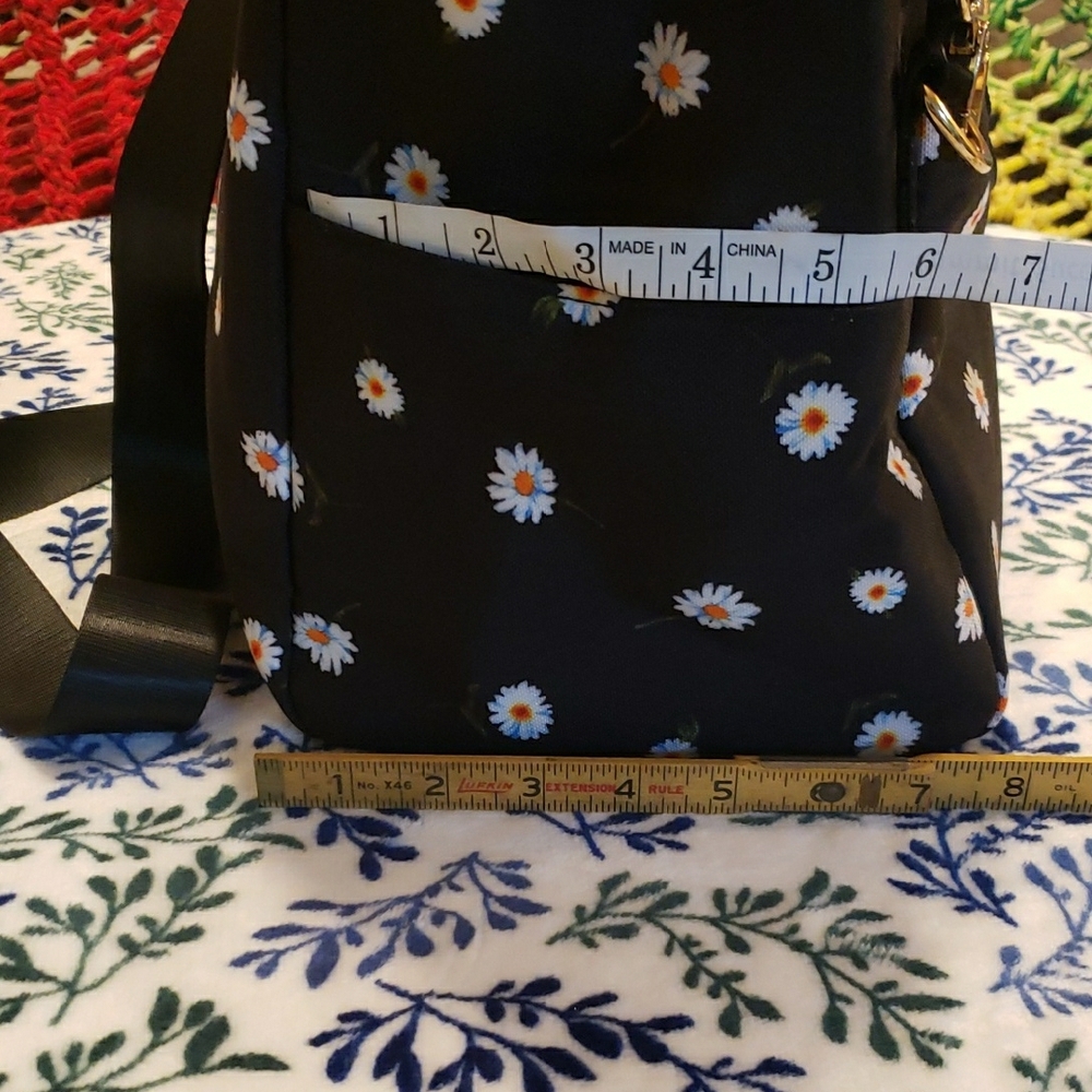 Alice + Olivia Black Floral Duffle Bag and Bucket Hat Set - Picture 5 of 13